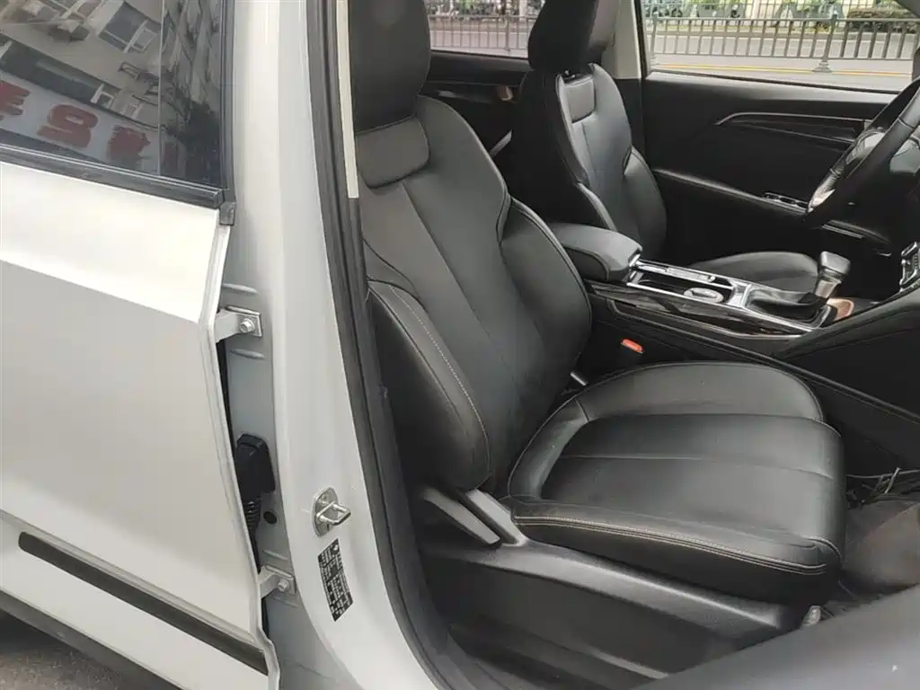 Baojun RS-5 2020 — фото 25