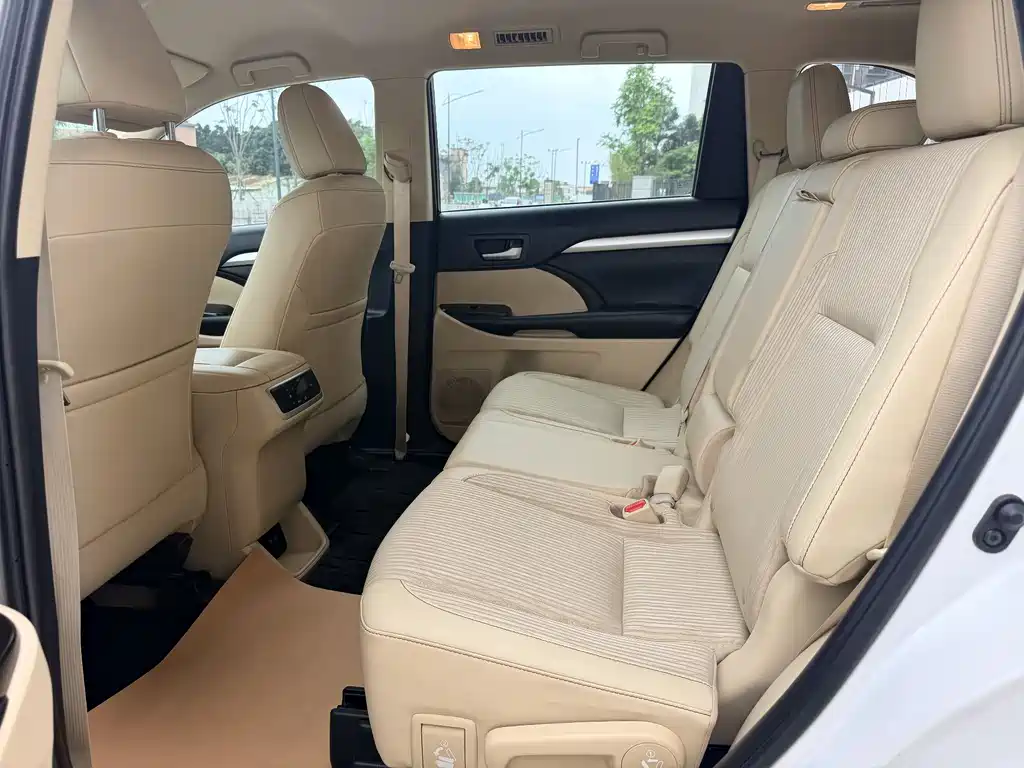 Toyota Highlander 2020 — фото 11