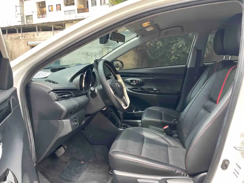 Toyota Yaris L 2022