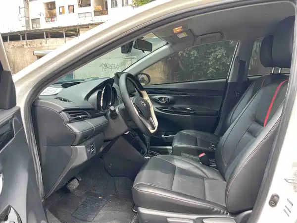 Toyota Yaris L 2022