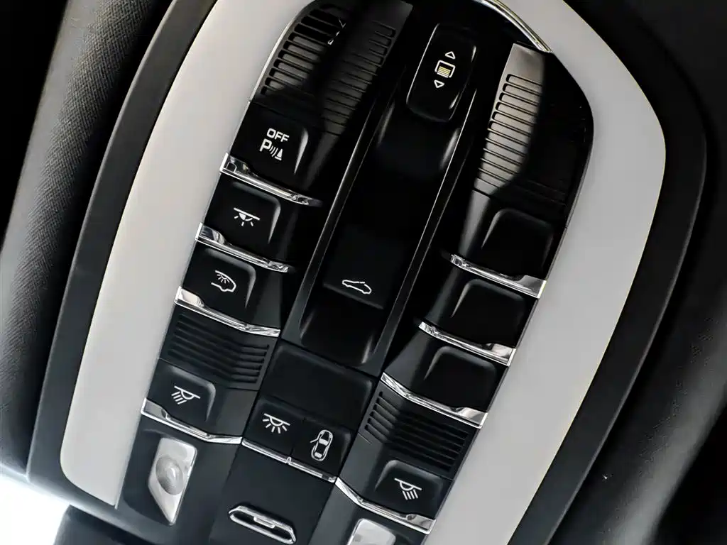 Porsche Macan 2024 — фото 17