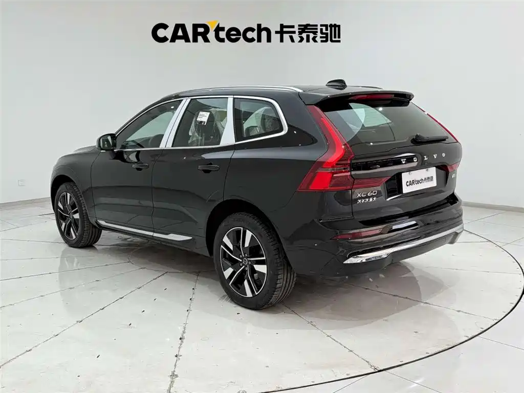 Volvo XC60 2026 — фото 7