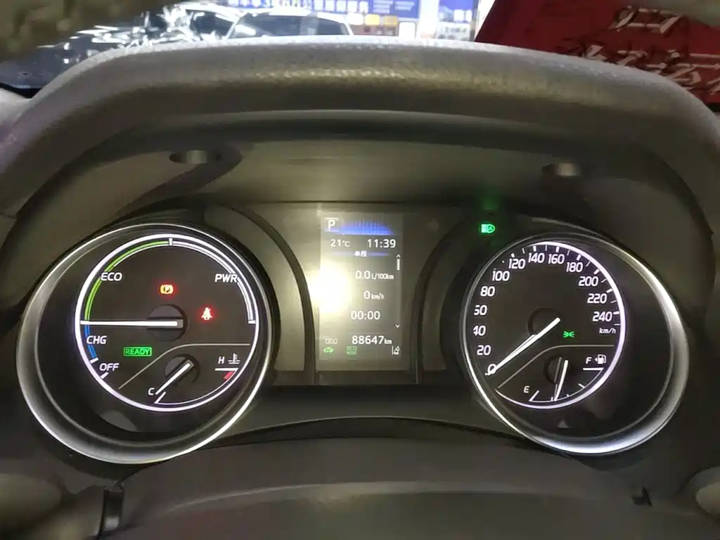 Toyota Camry 2021 — фото 12