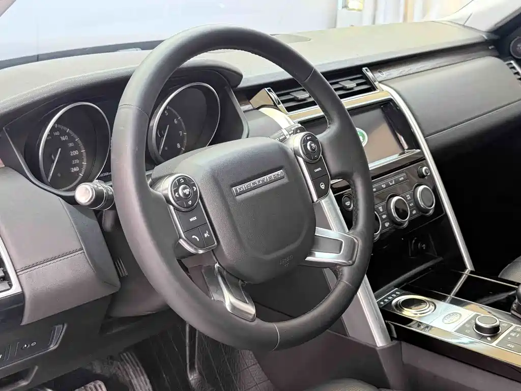 Land Rover Discovery 2017 — фото 13