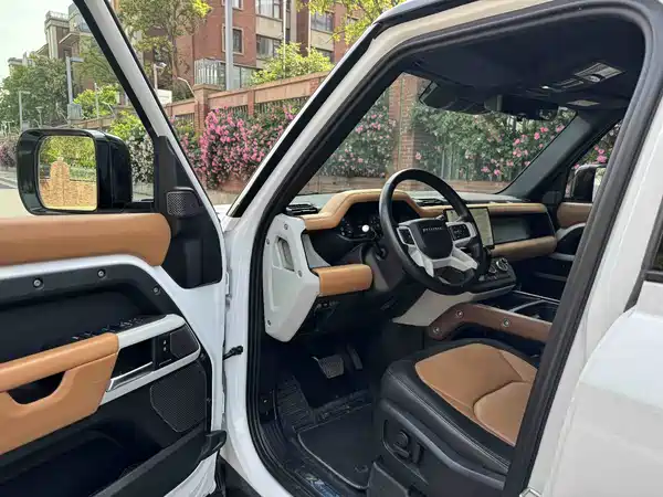 Land Rover Defender 2023