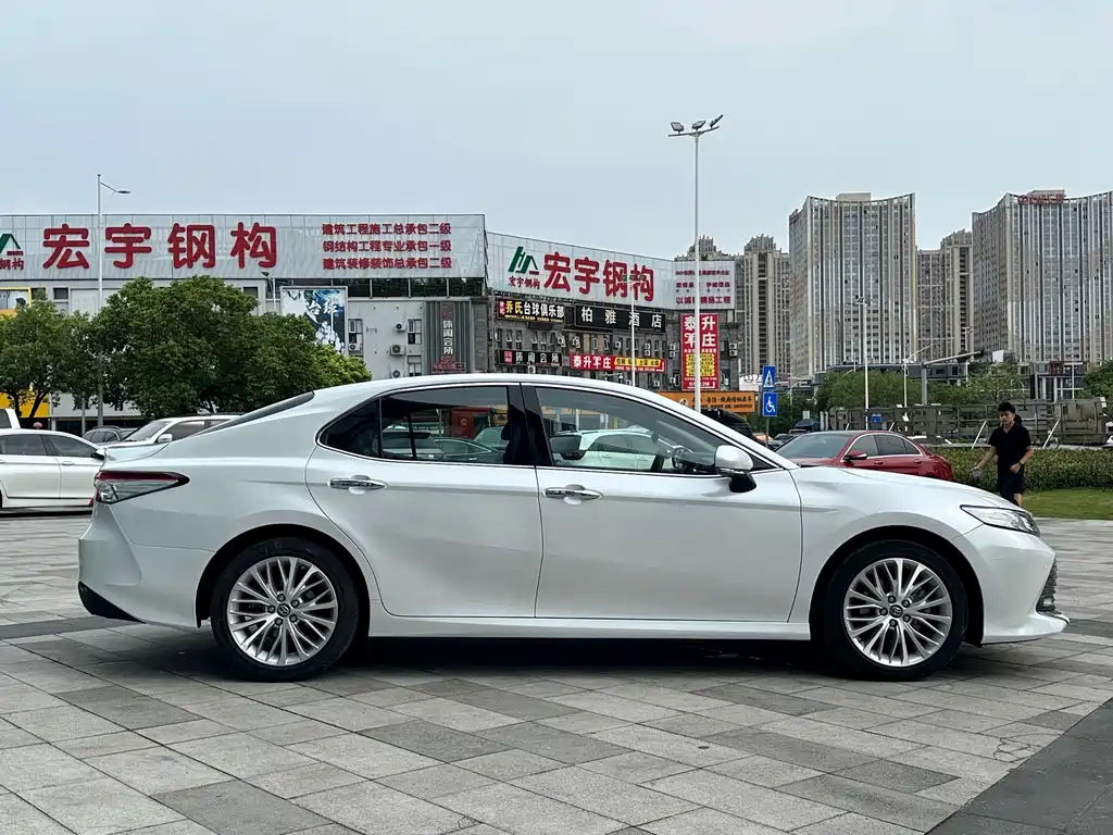Toyota Camry 2020 — фото 6