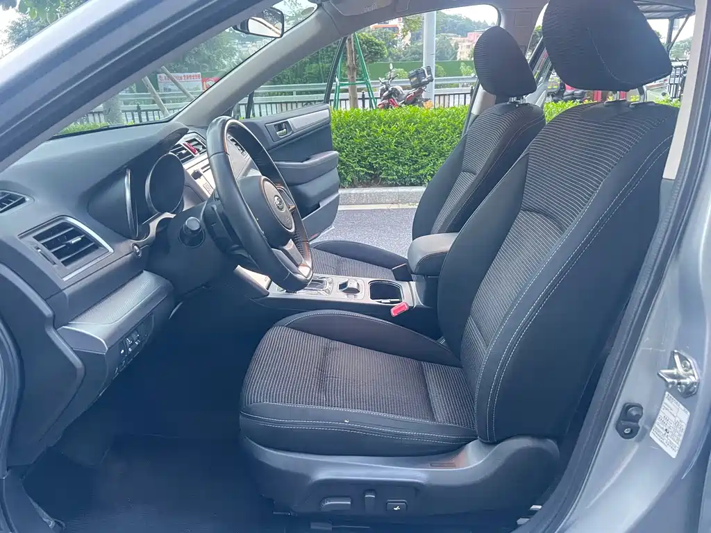 Subaru Legacy 2020 — фото 13