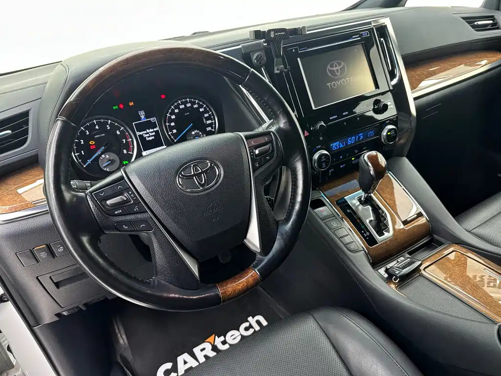 Toyota Alphard 2017 — фото 25