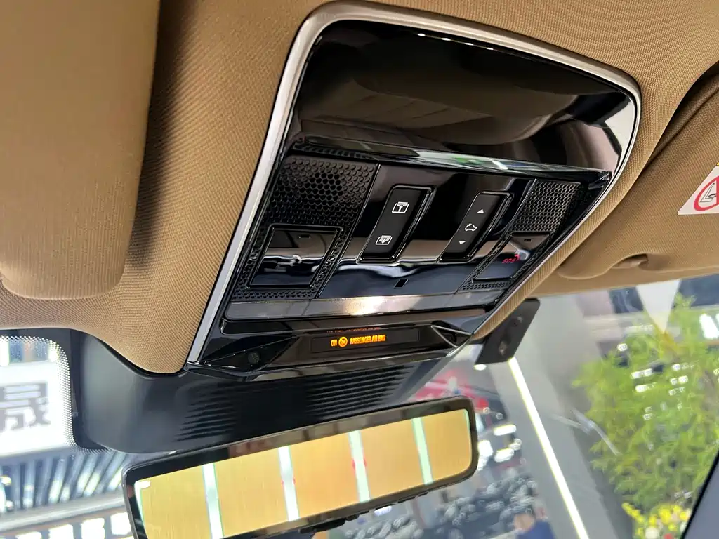 Land Rover Range Rover 2023 — фото 16