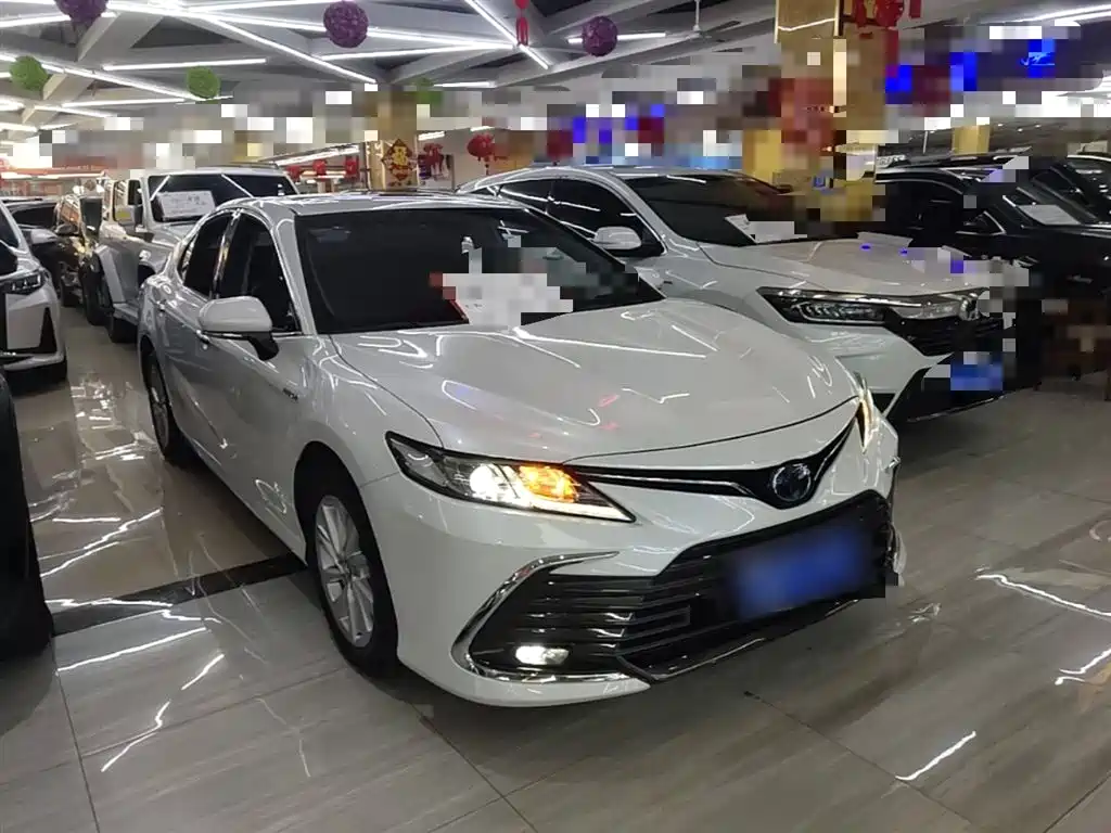 Toyota Camry 2021 — фото 4