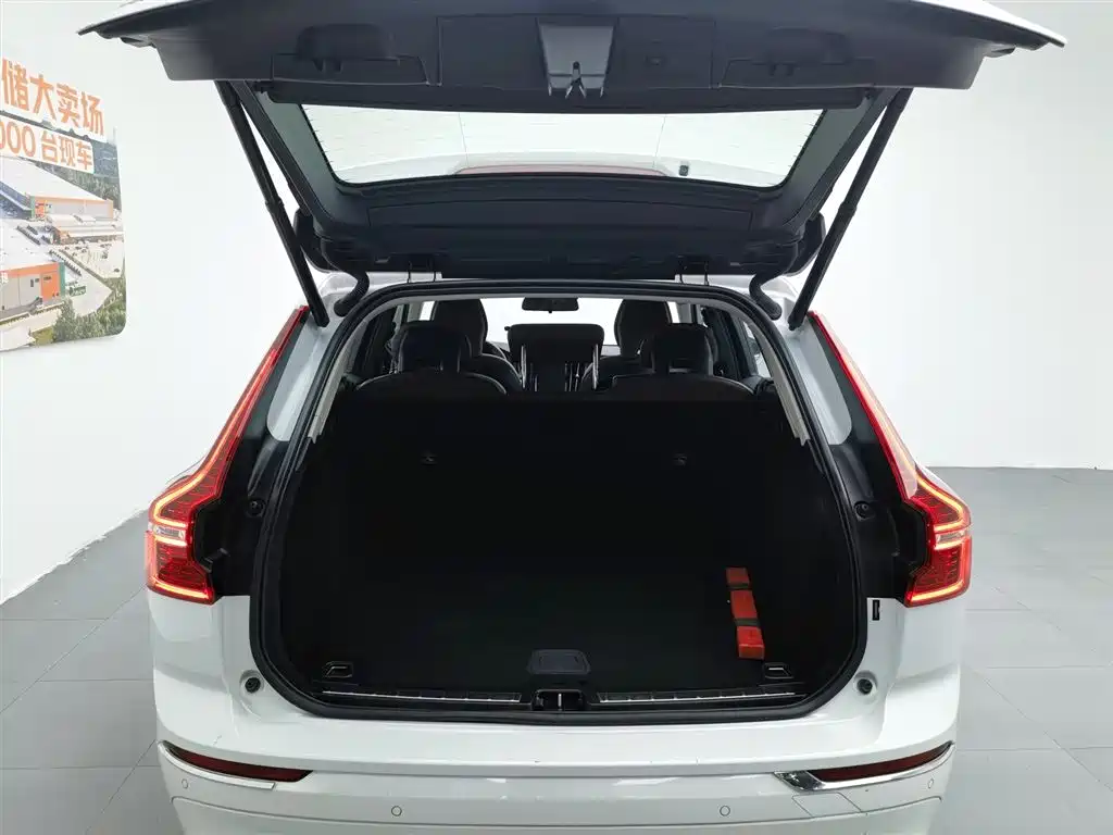 Volvo XC60 2019 — фото 16
