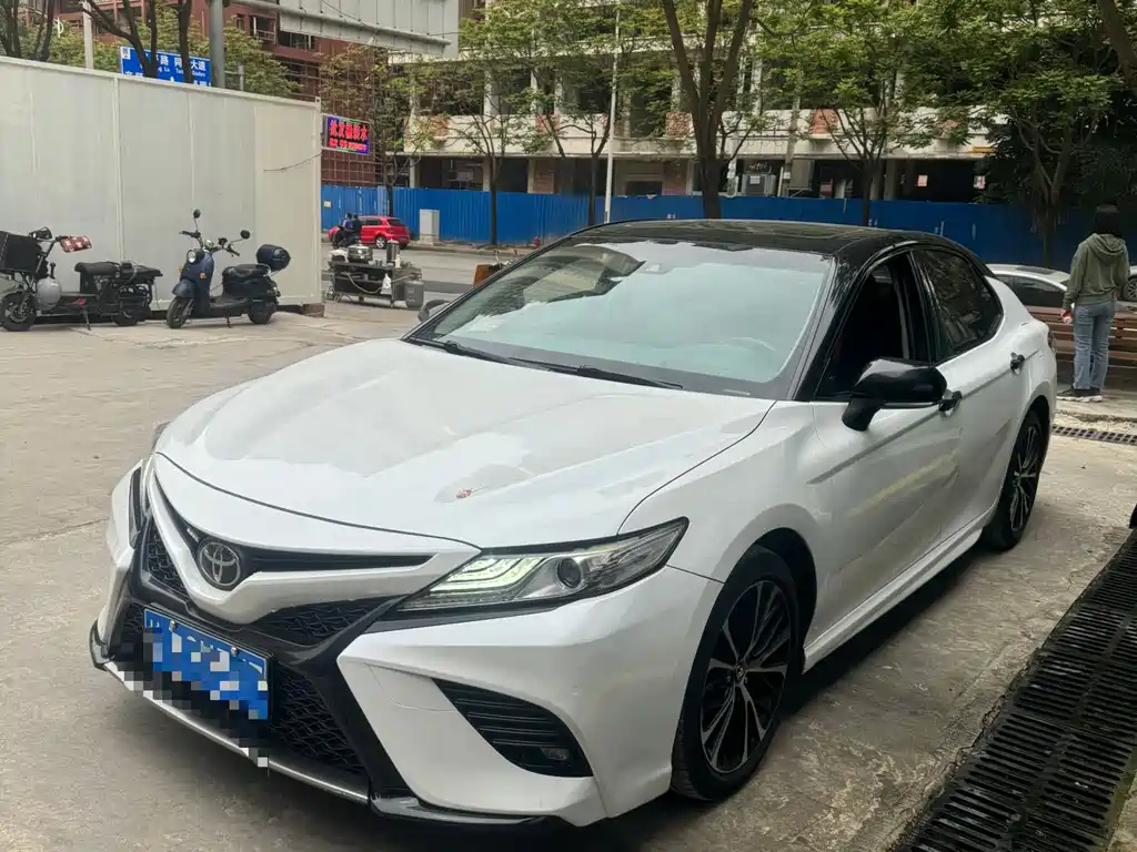 Toyota Camry 2018 — фото 1