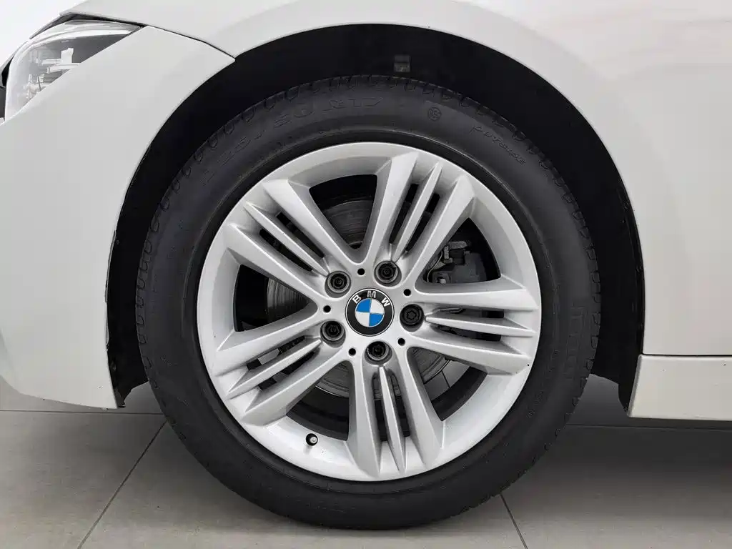 BMW 3 Series 2017 — фото 17