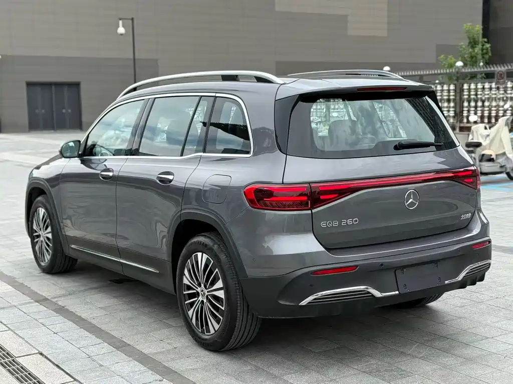 Mercedes-Benz EQB 2026