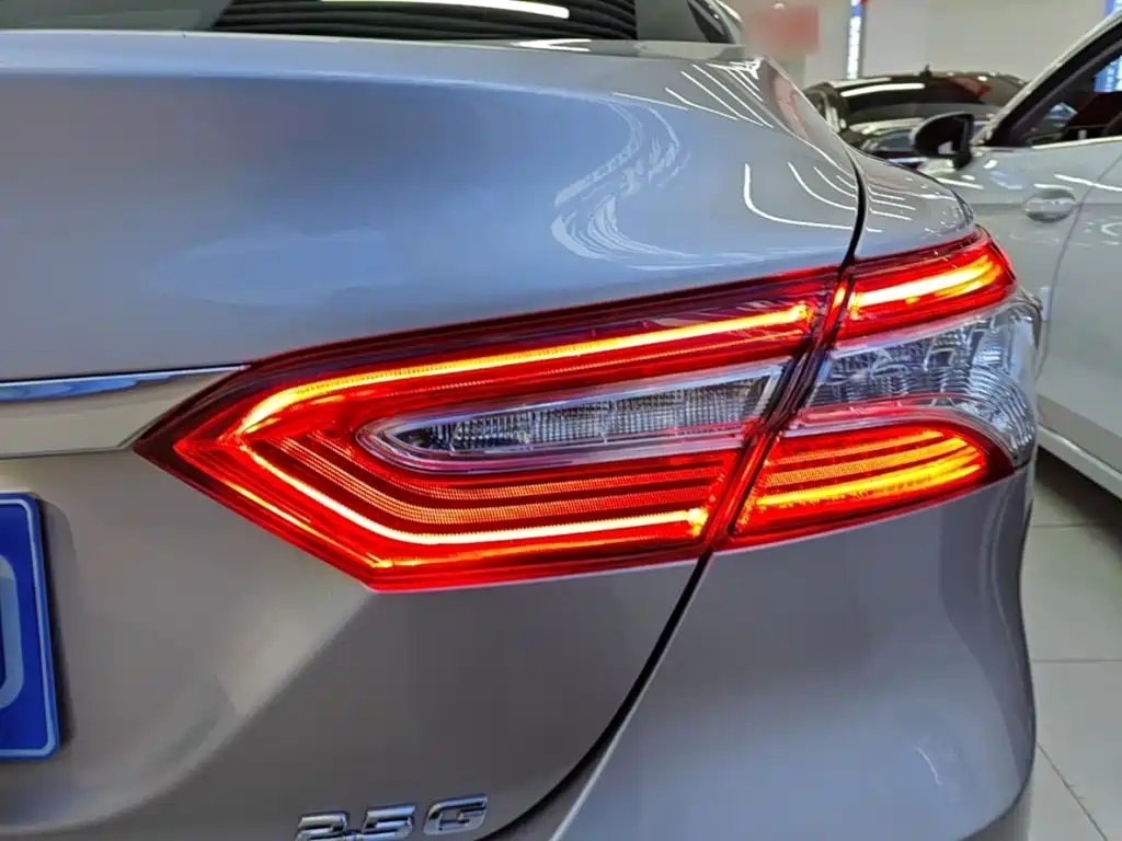 Toyota Camry 2022 — фото 8