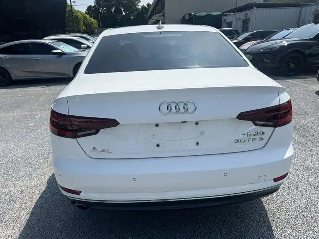 Audi A4L 2018 — фото 10