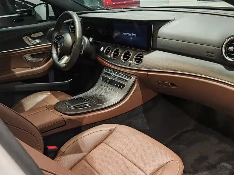 Mercedes-Benz E-Class 2023 — фото 10