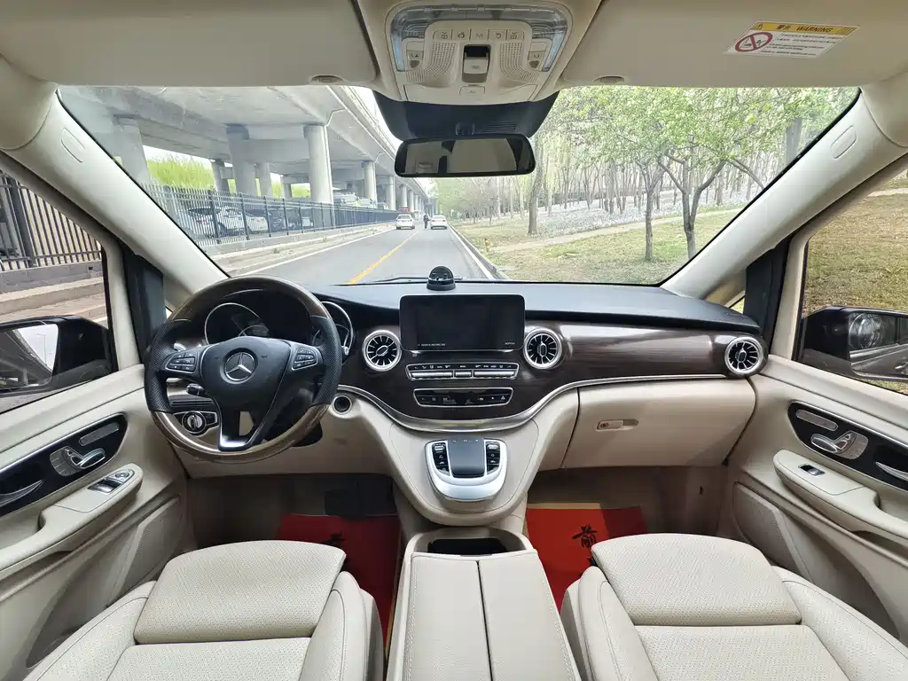 Mercedes-Benz V-Class 2023 — фото 10