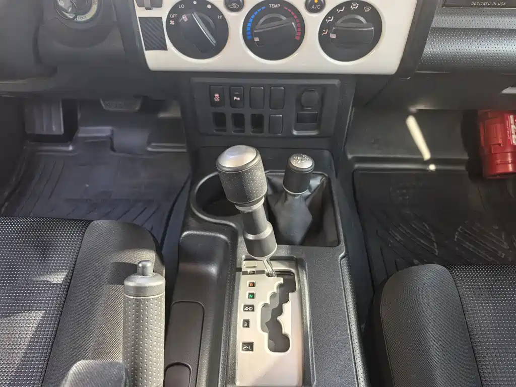 Toyota FJ Cruiser 2019 — фото 10