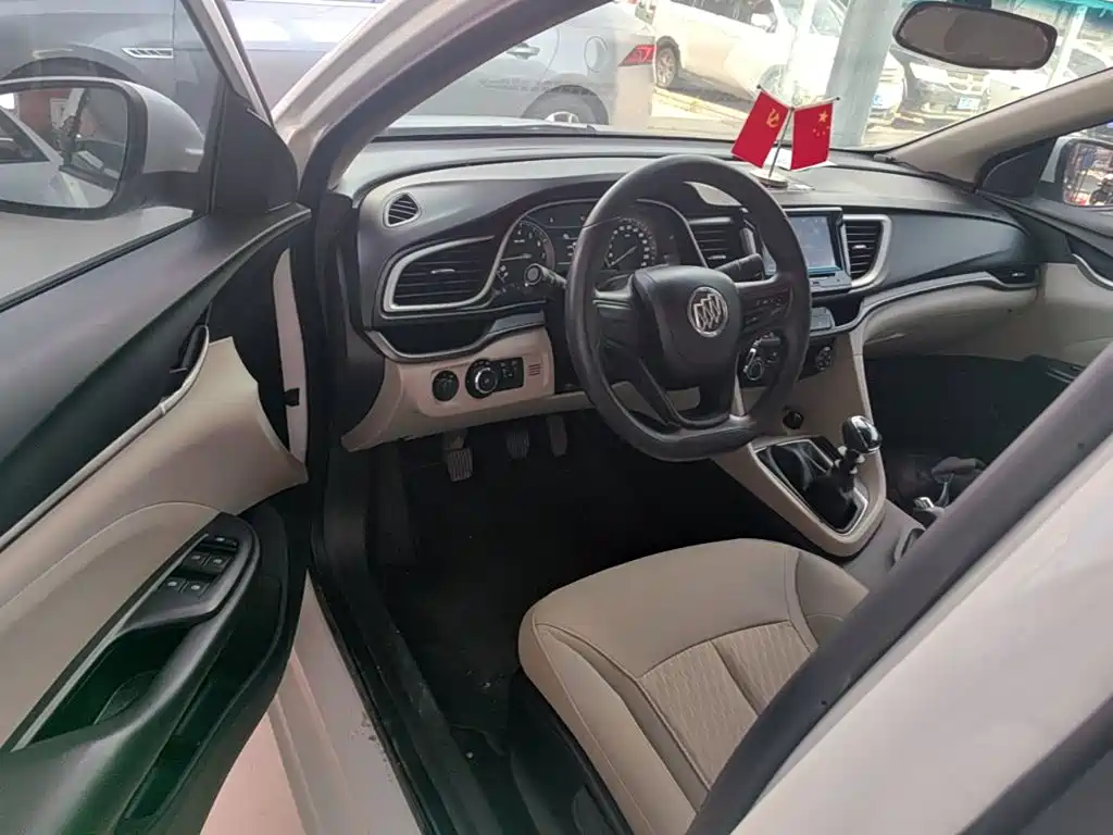 Buick Excelle 2015 — фото 16