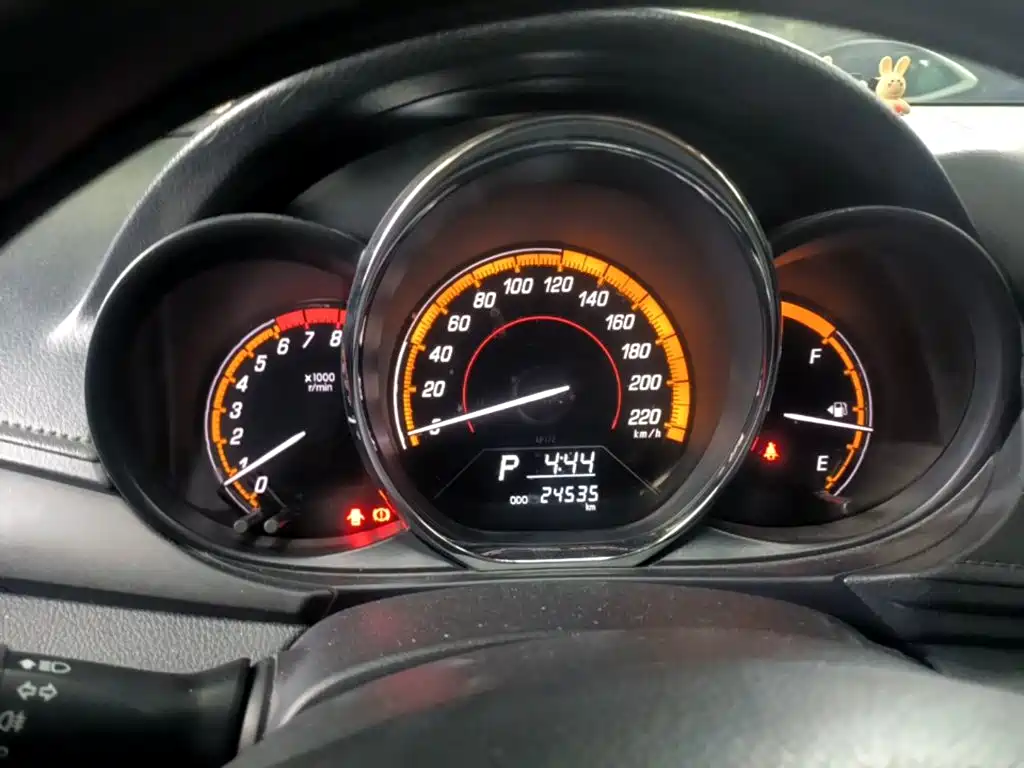 Toyota Yaris L 2022 — фото 12