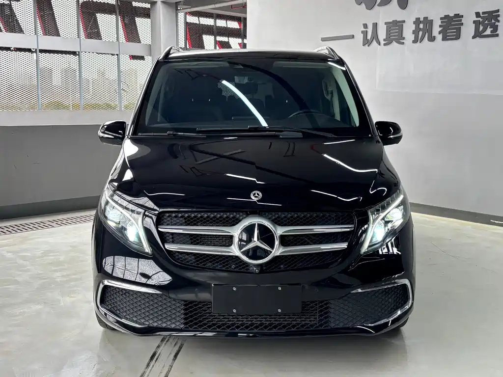 Mercedes-Benz V-Class 2024 — фото 1