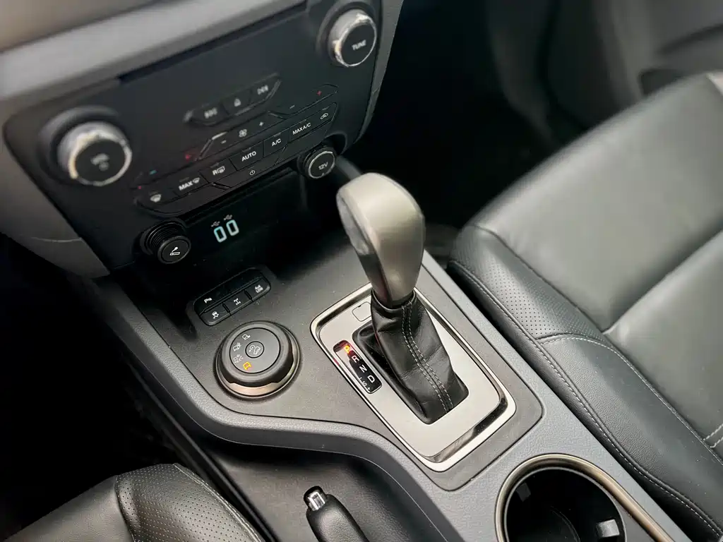 Ford Everest 2017 — фото 14