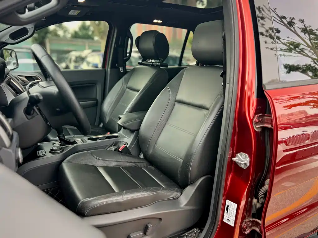 Ford Everest 2017 — фото 19