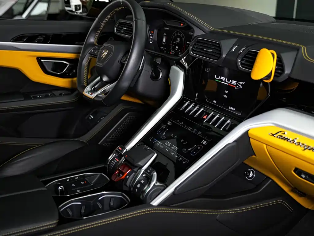 Lamborghini Urus 2023 — фото 19