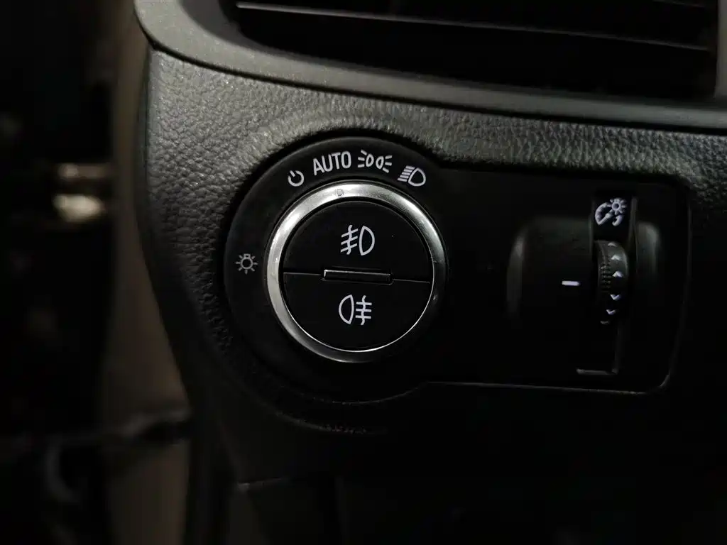 Buick Envision Plus 2018 — фото 21
