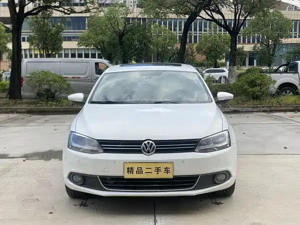 Volkswagen Sagitar 2014
