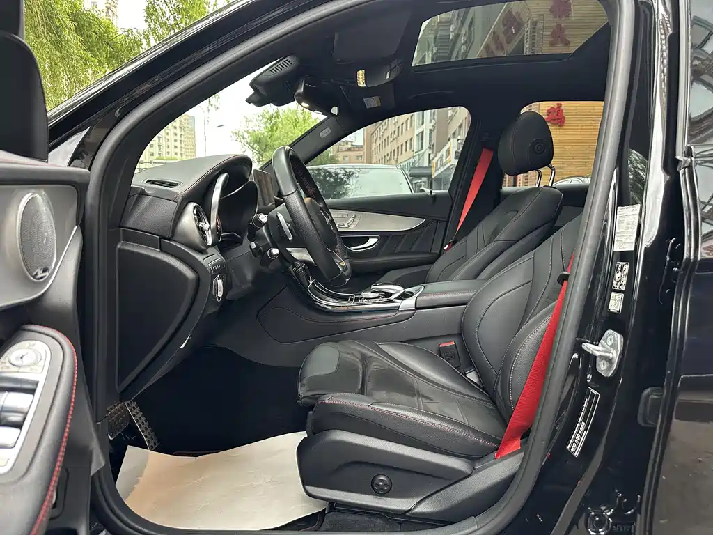Mercedes-Benz GLC AMG 2018 — фото 15