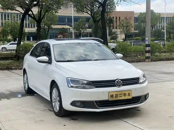 Volkswagen Sagitar 2014