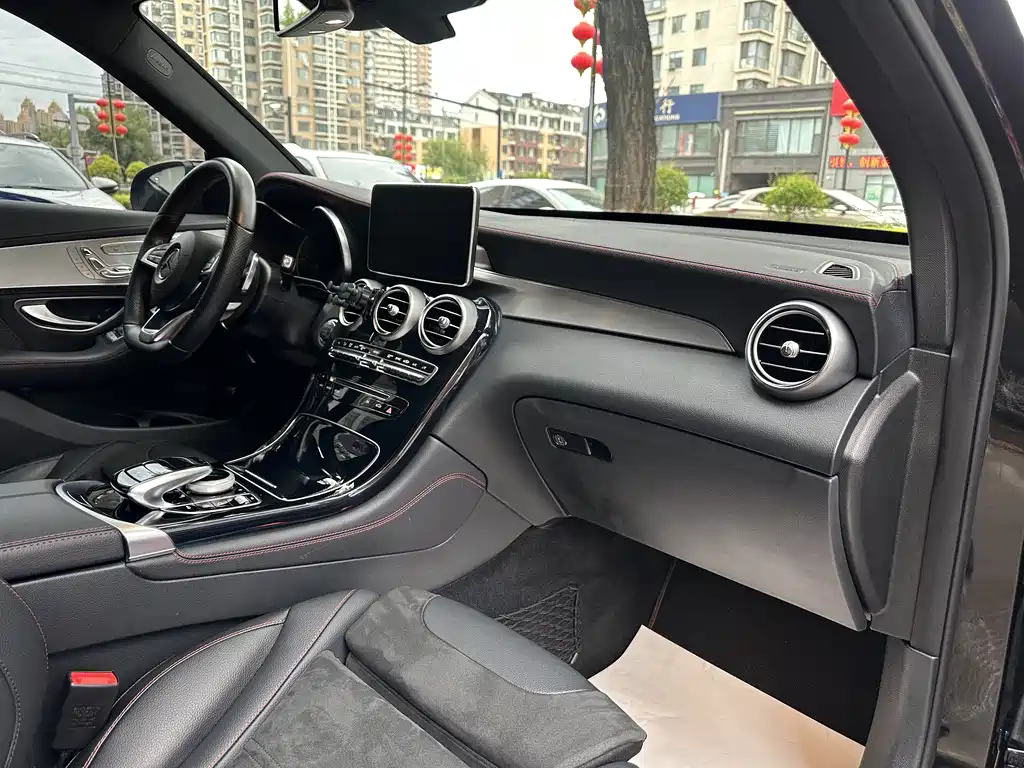 Mercedes-Benz GLC AMG 2018 — фото 22
