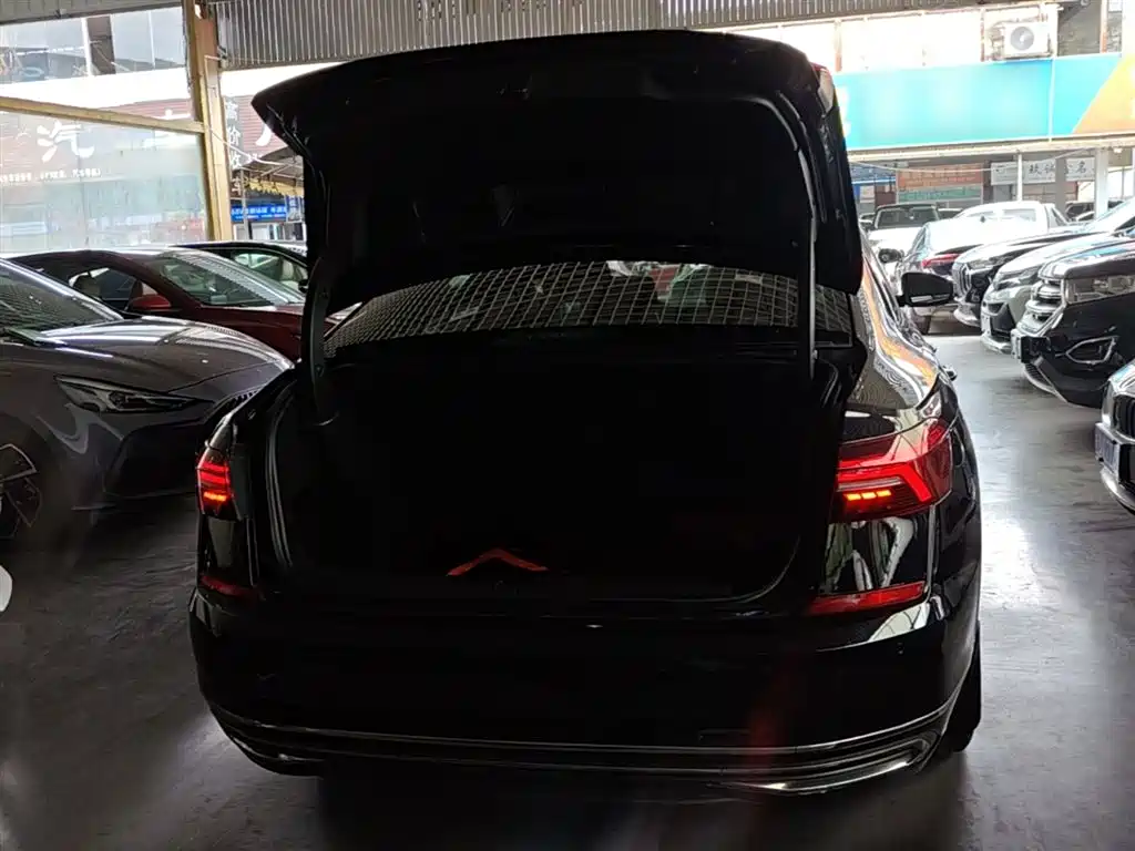 Volkswagen Passat 2019 — фото 19