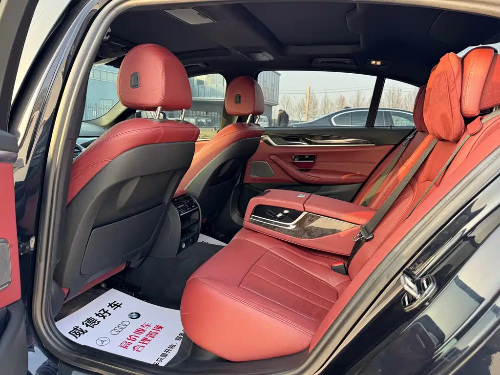BMW 5 Series 2018 — фото 12