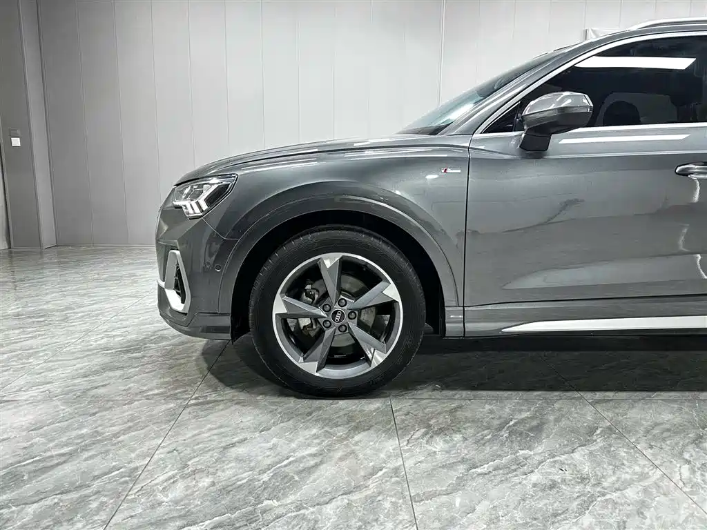 Audi Q3 2023 — фото 8