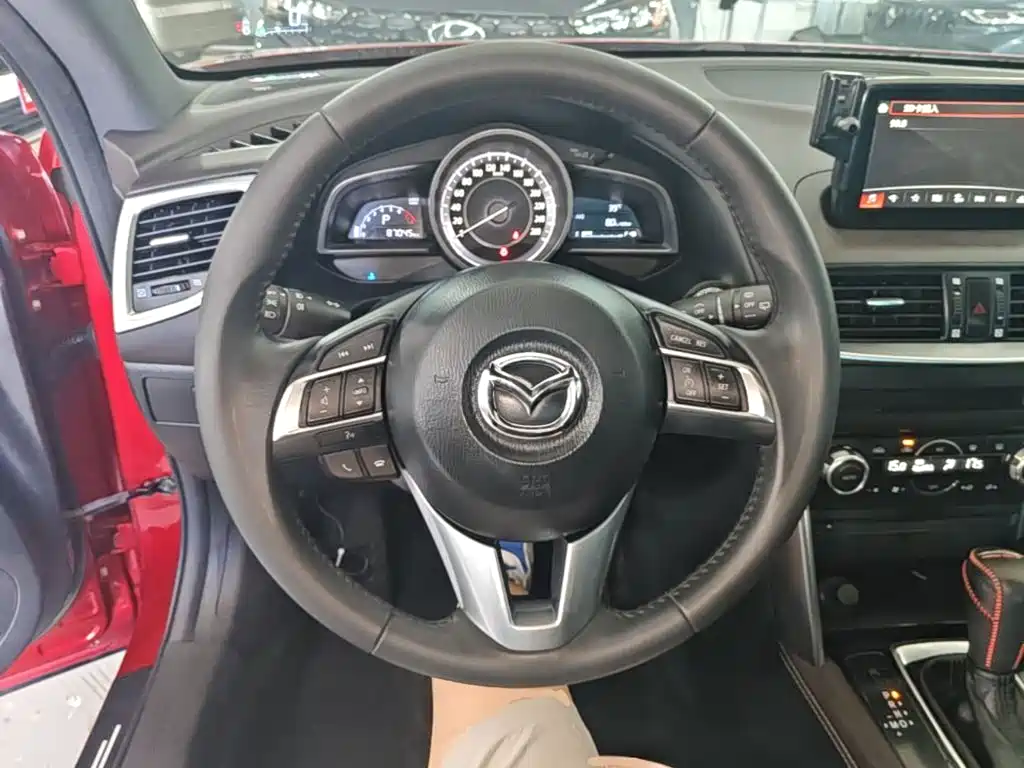 Mazda CX-4 2017 — фото 11
