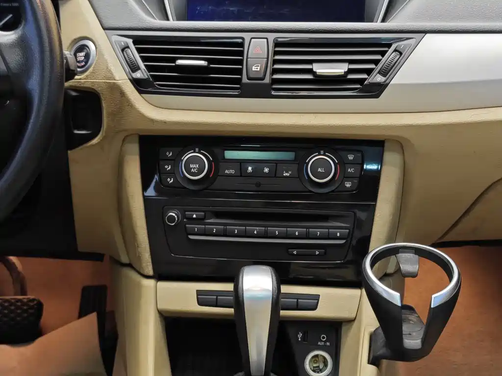BMW X1 2013 — фото 19
