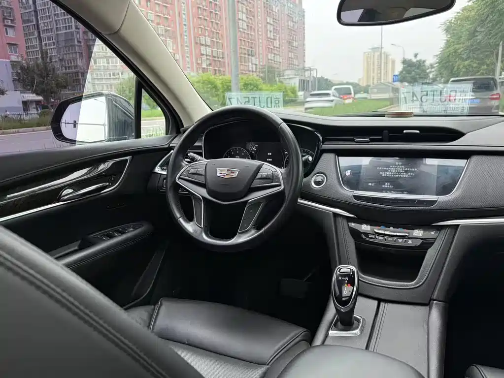Cadillac XT5 2018 — фото 10