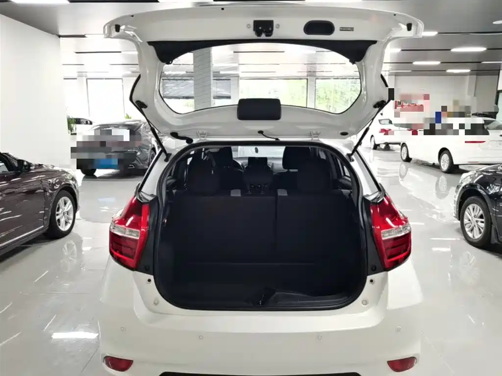 Toyota Yaris L 2021 — фото 19