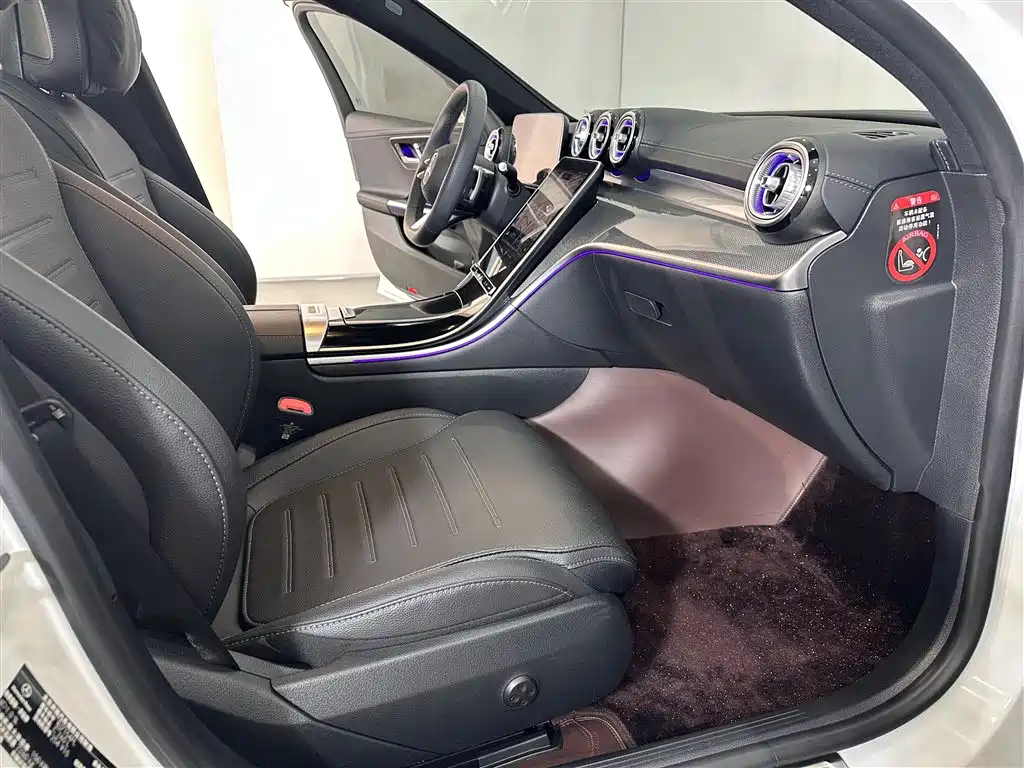 Mercedes-Benz C-Class 2025 — фото 11
