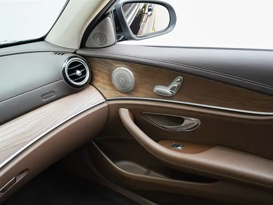 Mercedes-Benz E-Class 2016 — фото 11