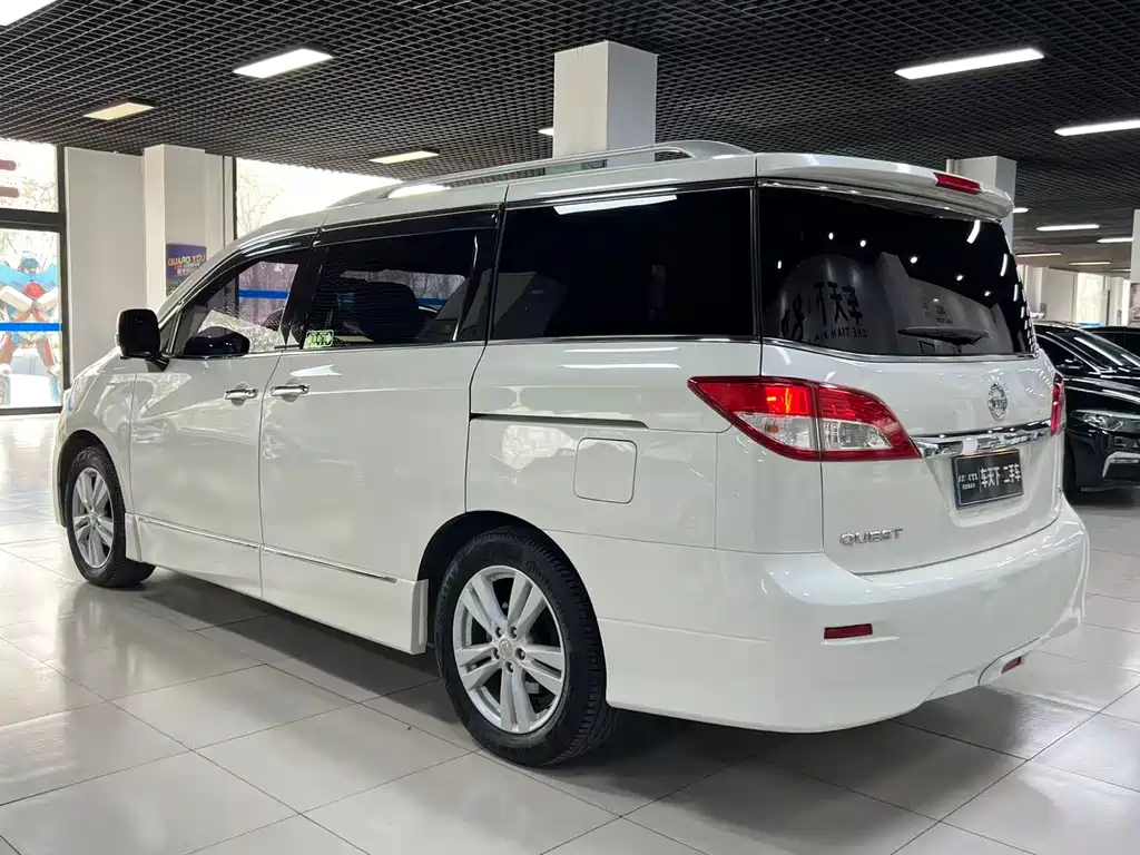 Nissan Quest 2017 — фото 4