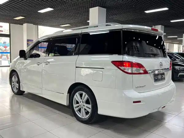 Nissan Quest 2015