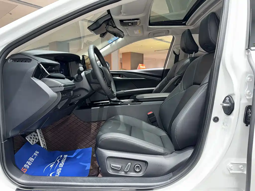 Toyota Camry 2025 — фото 19