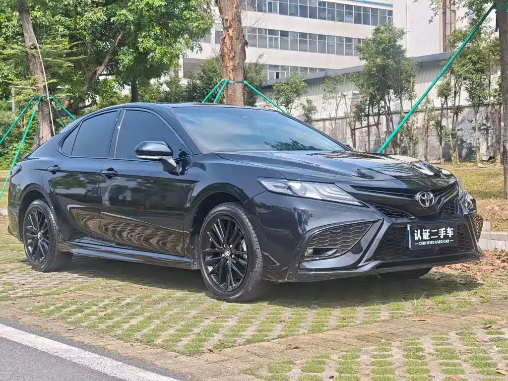 Toyota Camry 2023 — фото 3