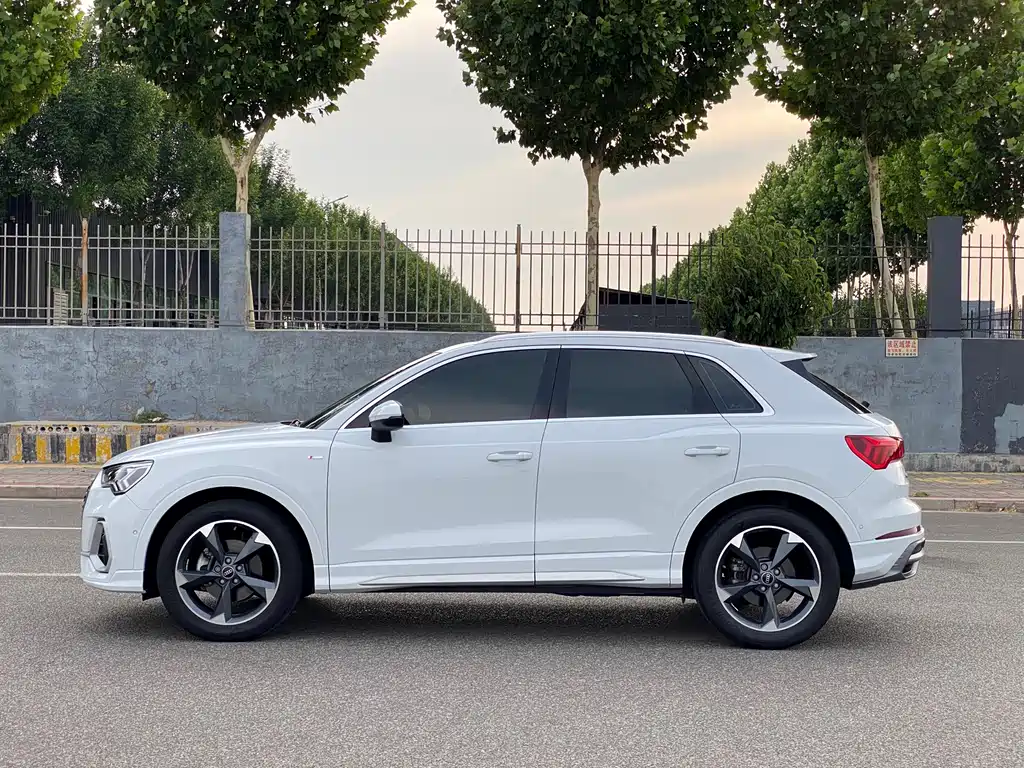 Audi Q3 2023 — фото 10