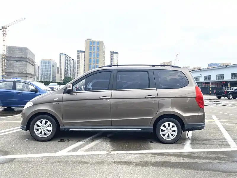 Wuling Hongguang 2015 — фото 3