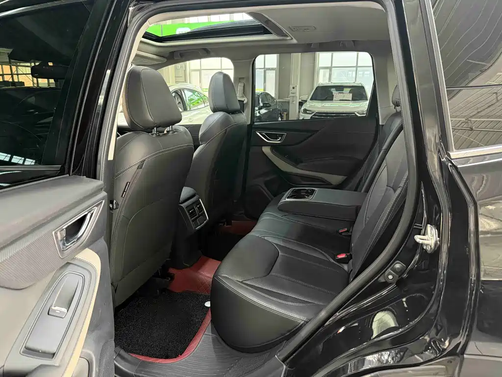 Subaru Forester 2022 — фото 14